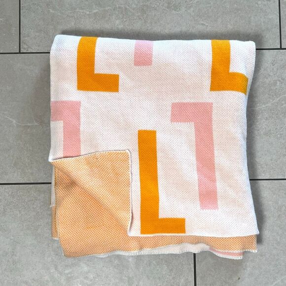 Baublebar “L” Mirror Image Letter Throw Blanket Pink & Orange - Picture 1 of 7